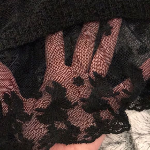 Cute sheer sweater with lace detail - Picture 2 of 4